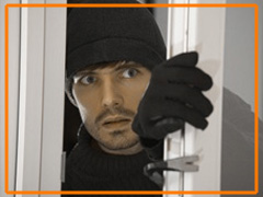Seguridad y resistencia: CONFORTTA - Puertas y ventanas de PVC · aislamiento térmico y acústico.
