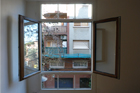 http://www.confortta.com/images/galeria/imatges/projectes/finestra-practicable-oscilo-batent-bicolor-barcelona.jpg