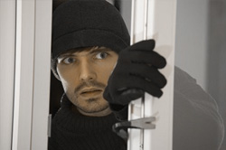 Seguretat i resistència: CONFORTTA - Portes i finestres de PVC · aïllament tèrmic i acústic.