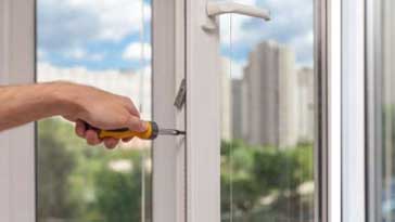 Realitzem reparacions i manteniments de portes i finestres de PVC: CONFORTTA - Finestres de PVC · aïllament tèrmic i acústic.